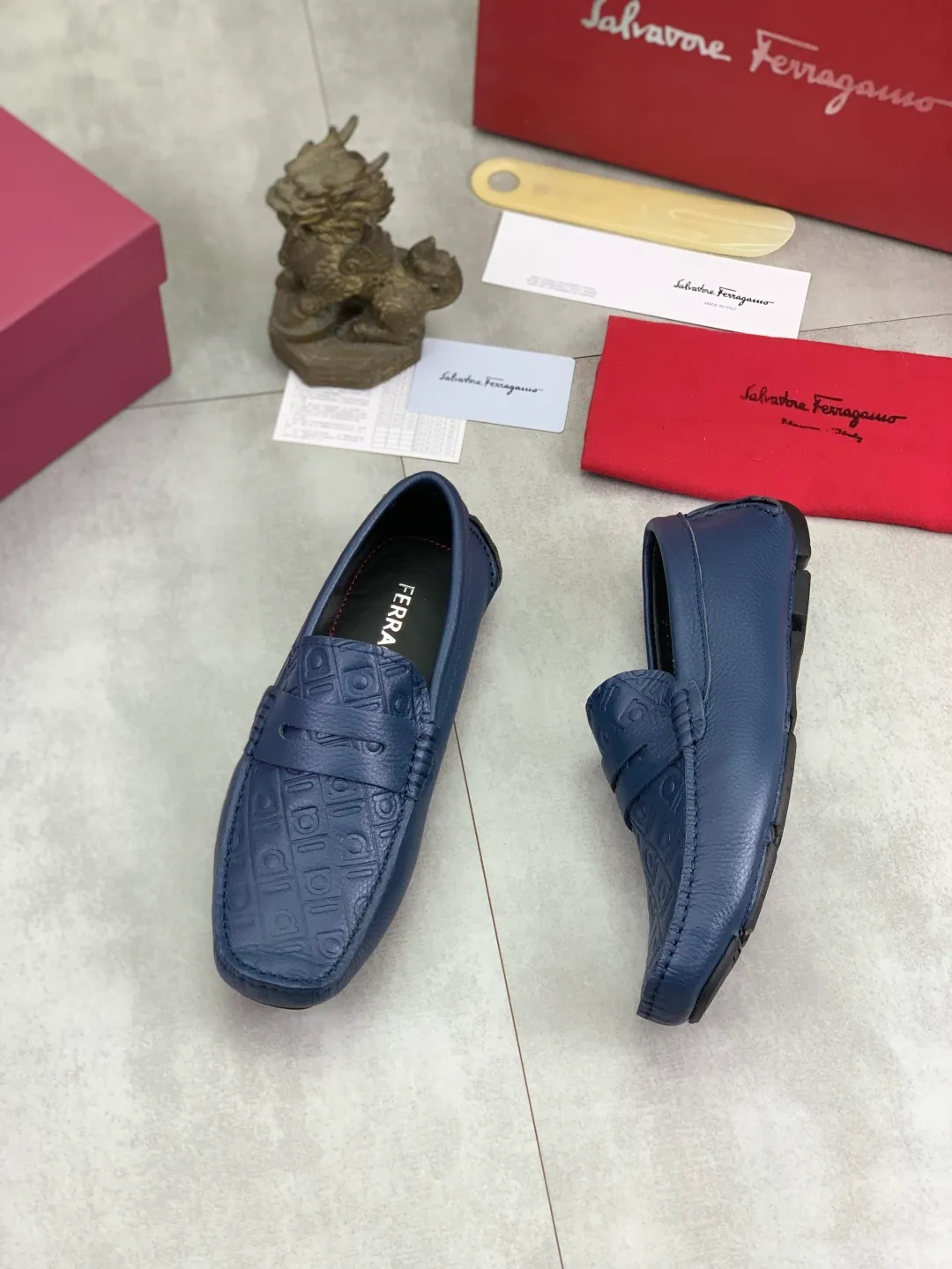 Men's shoes 💰P542 New model, high quality [Ferragamo/Ferragamo] Latest lazy slip-on shoes Original imported calfskin, imported cowhide lining + original luxury metal buckle + original combination outsole Comparison without pressure Code number: 38-45